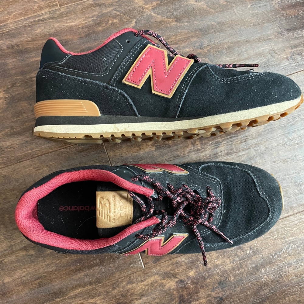 New Balance 574 Sneakers Boys Size 5 Black Red GC574TT Suede Gum Sole Gorpcore